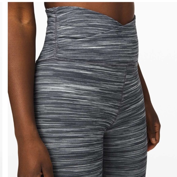 Lululemon Align Crop 21*Cross Waist Mini Space Dye Herringbone Heathered Black 2 - Picture 3 of 3